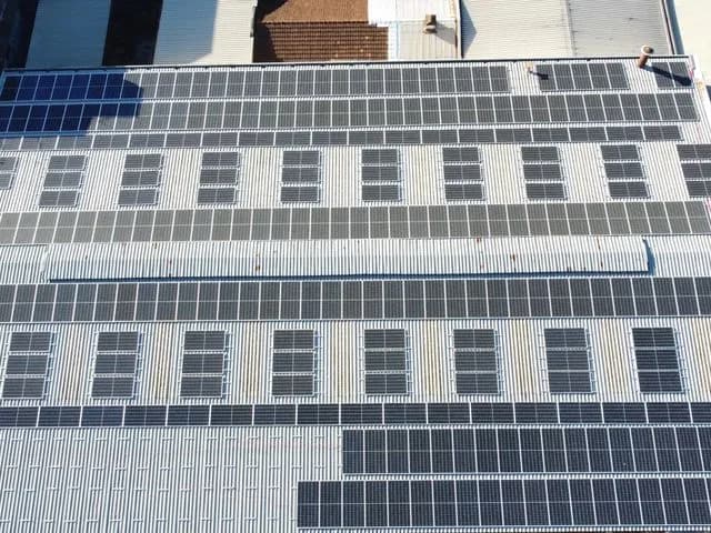 Instalação solar comercial executada pela GERA